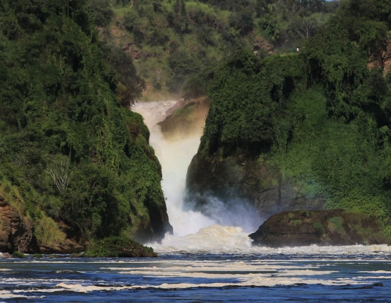 Falls the nile forced through the rock cleft